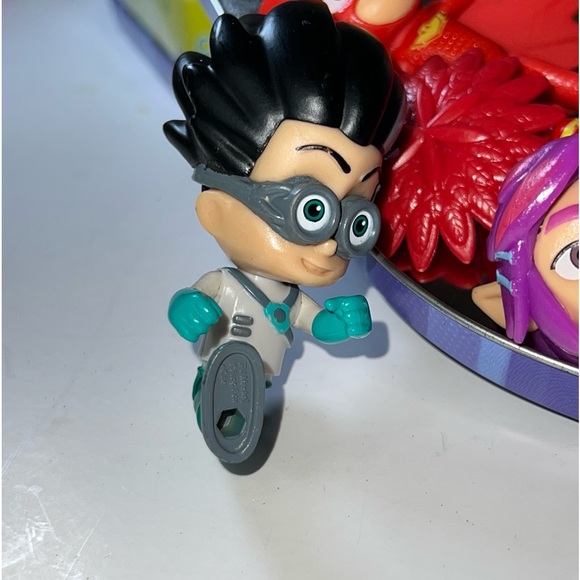 Catboy Lunchbox Filled with Funko Pops Cartoon Network - Picture 9 of 16